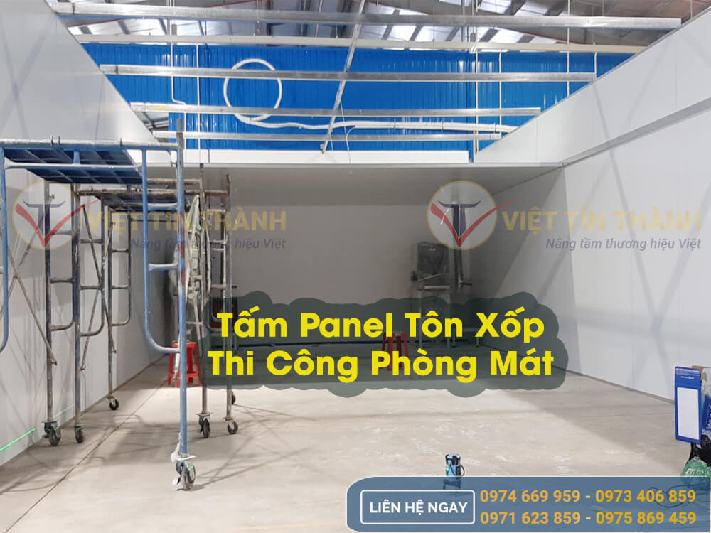 tấm panel tôn xốp thi công phòng mát